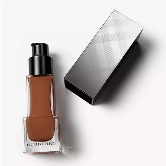 Burberry Fresh Glow Foundation - Picture 4 of 4